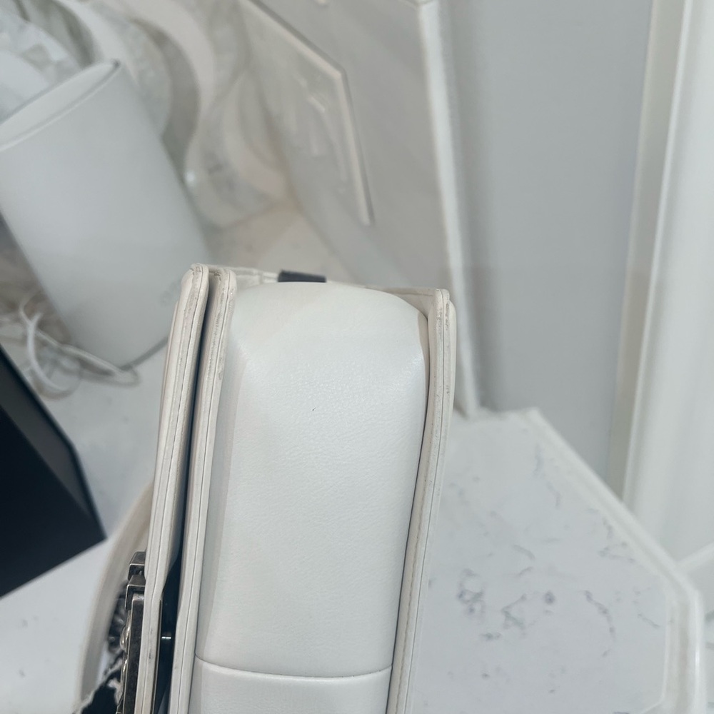 Chanel White Quilted Leather Chain Boy Bag. Great condition. - Picture 8 of 13